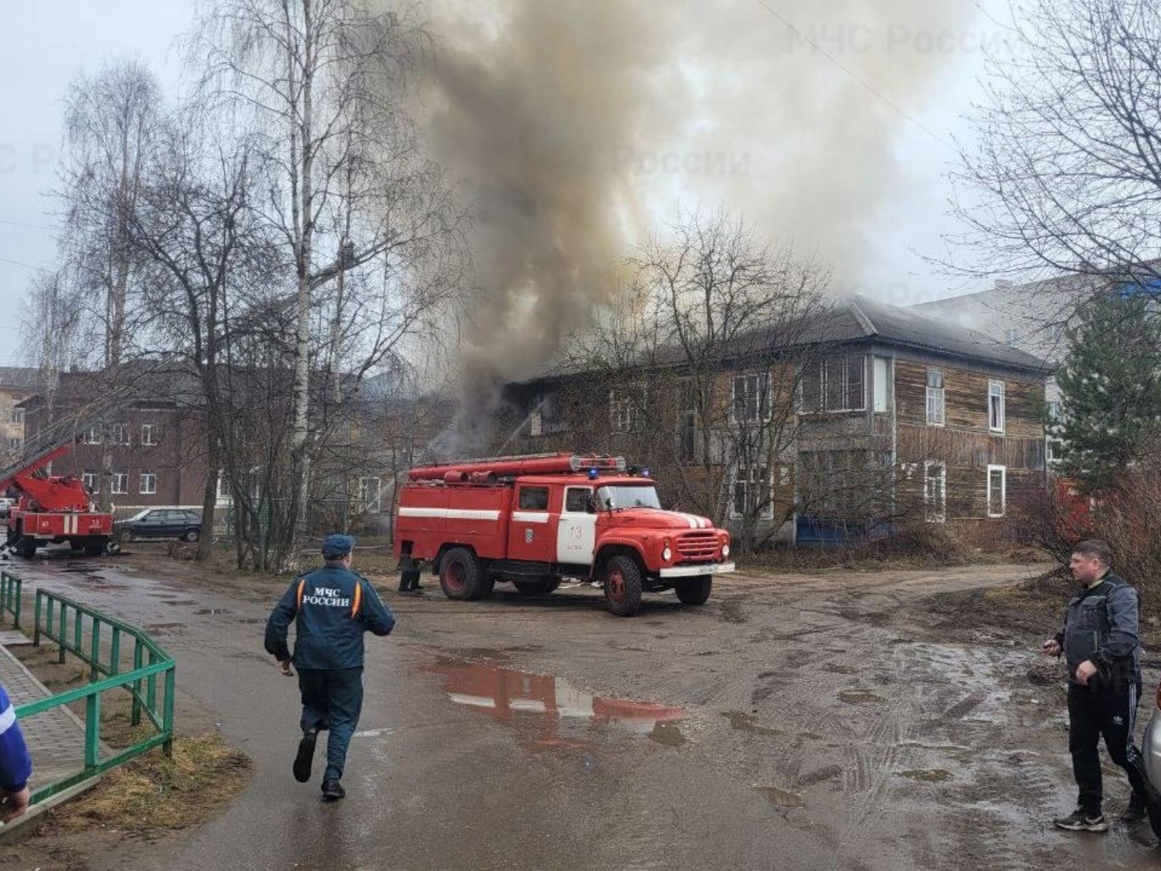 В Котласе жильцам пострадавшего от пожара дома предложили комнаты в пункте  временного размещения